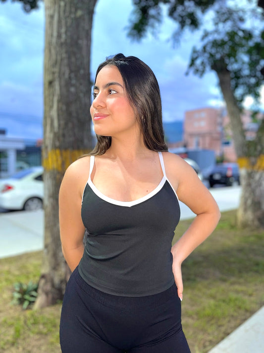 Top deportivo negro de bordes blancos HOLLISTER