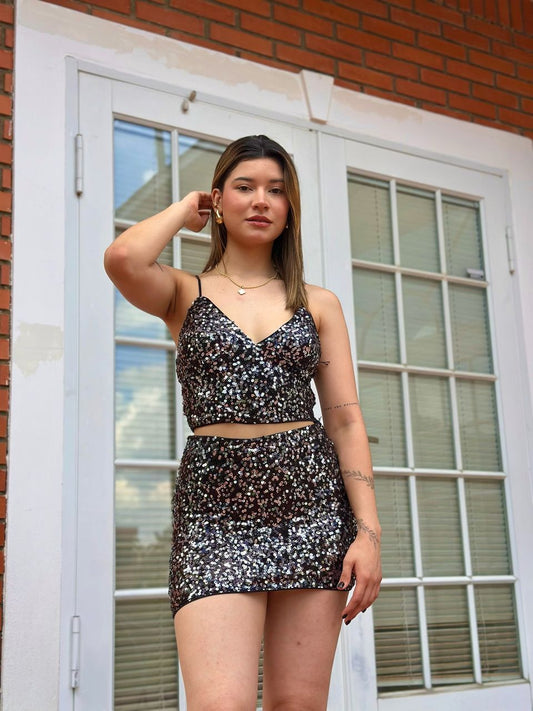 Set de top y falda de lentejuelas negras y plateados