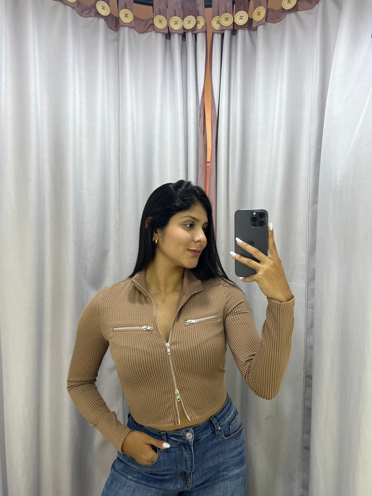 Top acanalado manga larga beige doble cierre