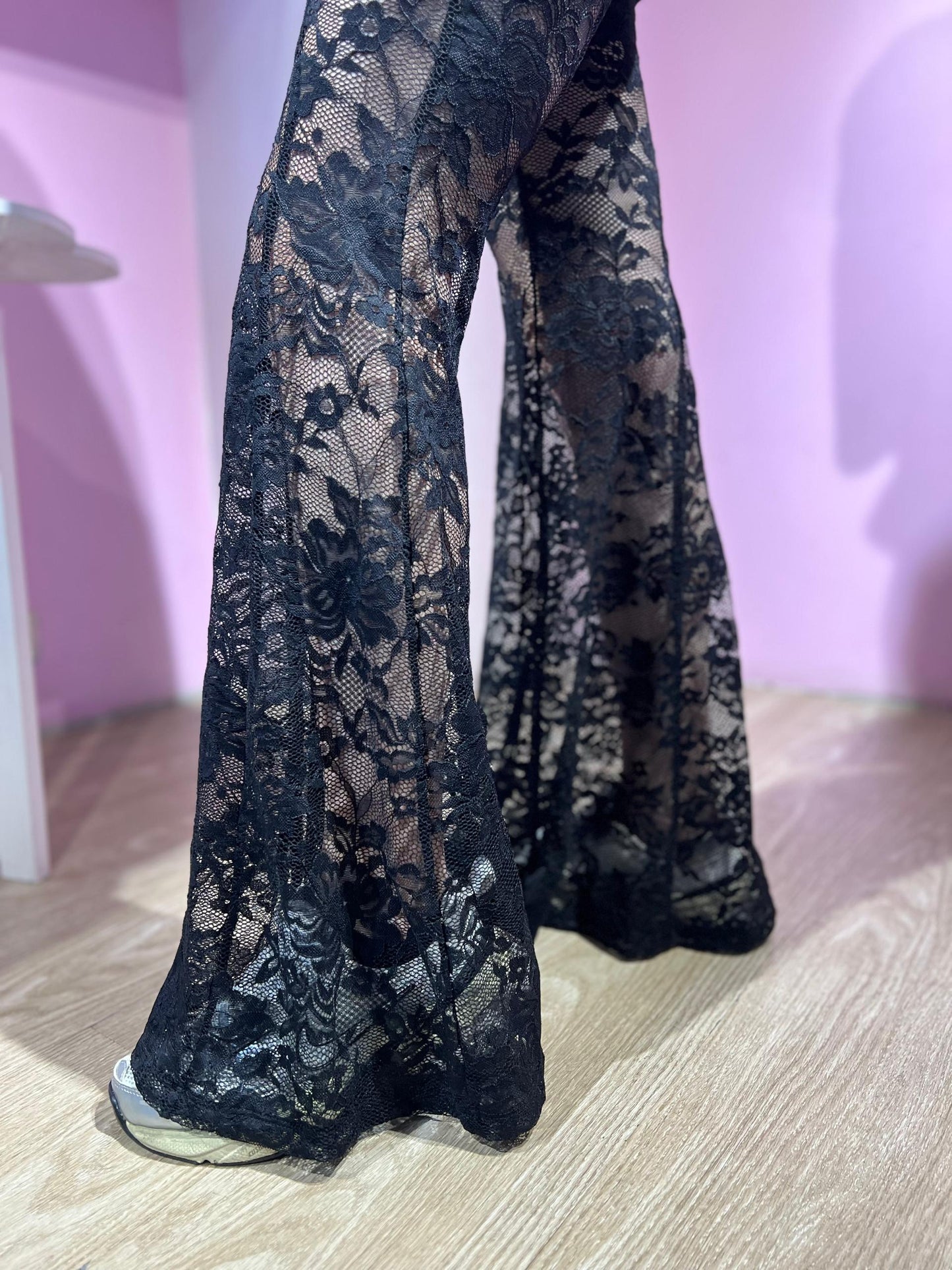 Pant de encaje acampanado negro
