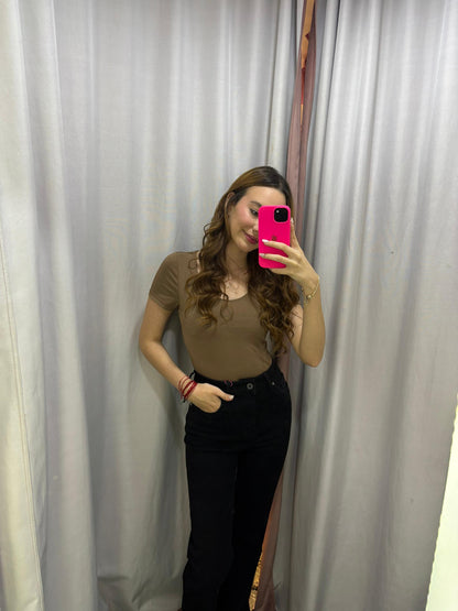 Jean B2U wide leg negro (cd:MK2201)