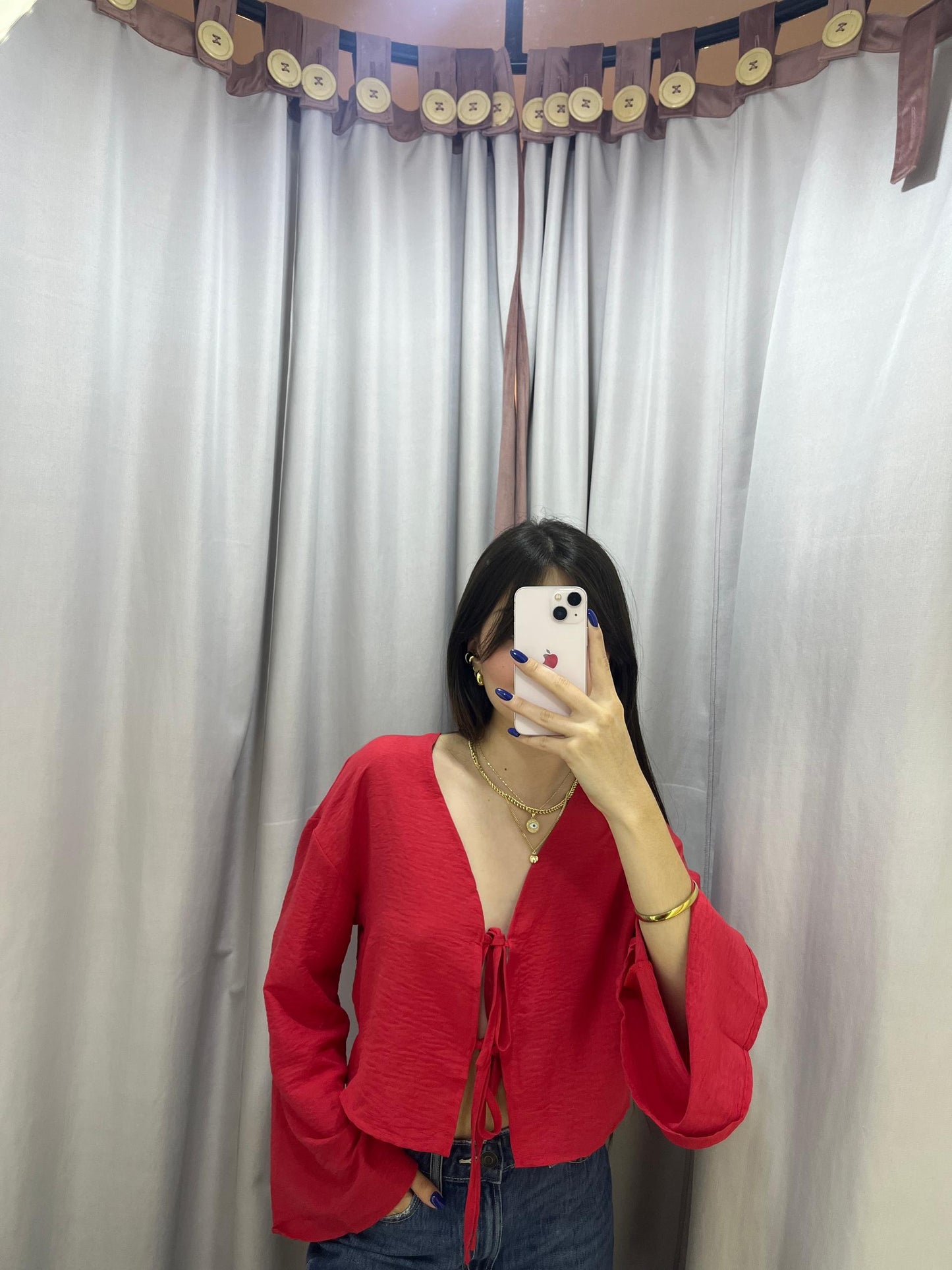 Blusa manga larga oversized rojo de lazos delanteros