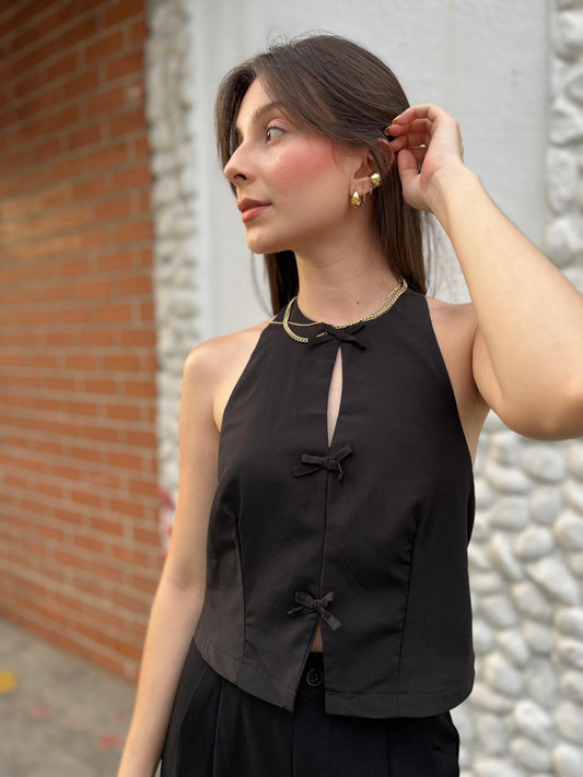 Chaleco halter de espalda descubierta y lazos frontales negro