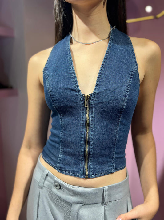 Top de tirantes al cuello de denim oscuro y cierre frontal