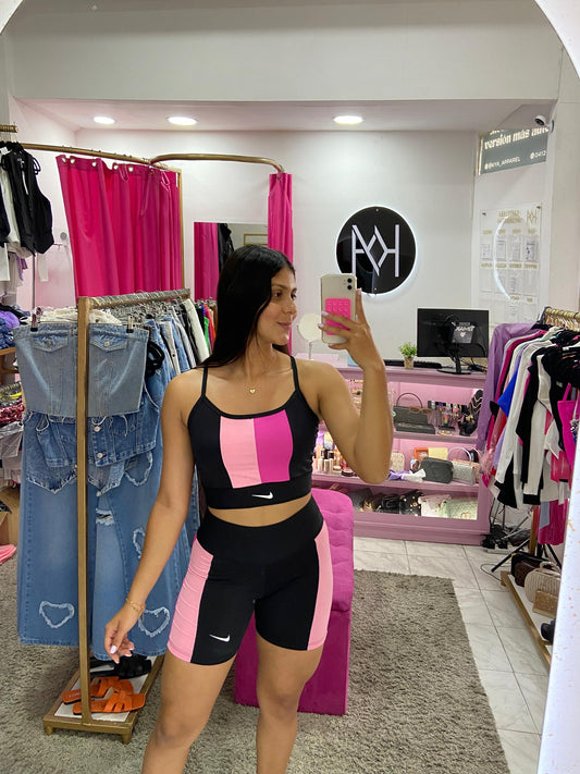 Set deportivo de top y biker negro con rosa