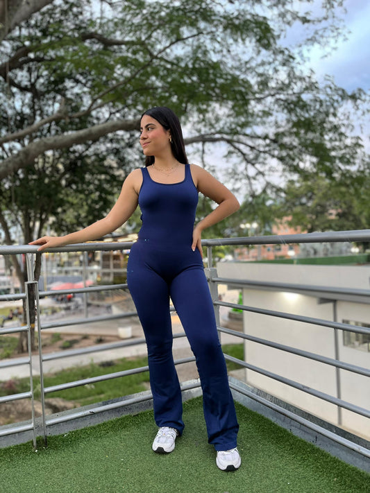 Enterizo deportivo sin mangas, espalda descubierta y efecto push up acampanado azul marino