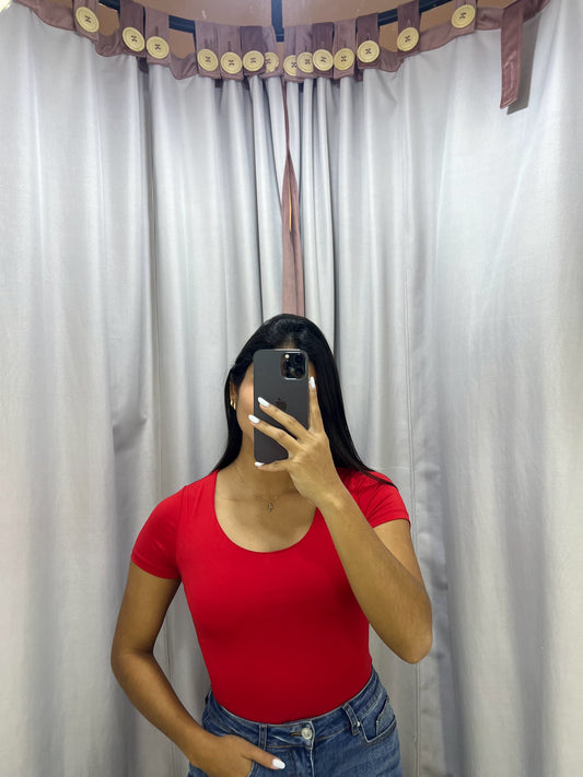 Body rojo de escote circular