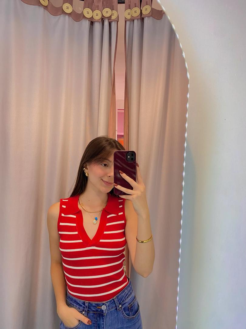 Top chemise básico rojo de rayas blancas