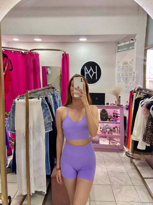 Set deportivo de short y top lila