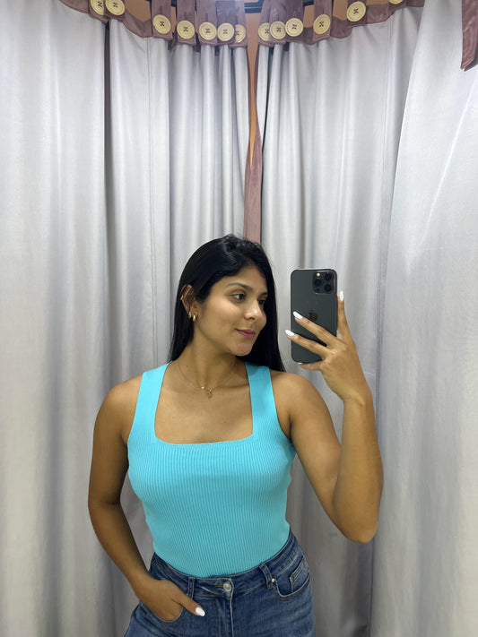 Body de tirantes gruesos de escote cuadrado azul claro