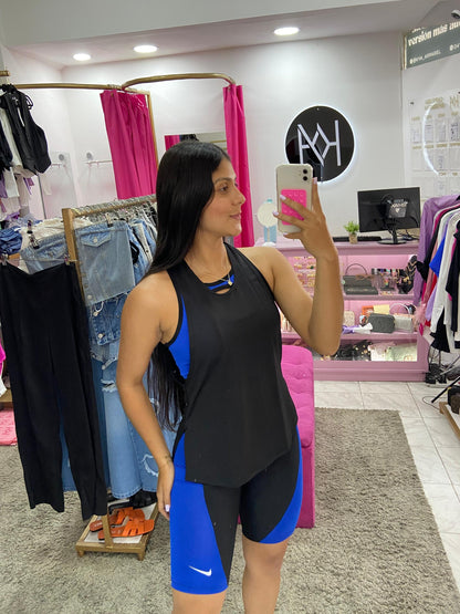 Set deportivo de top, biker y malla