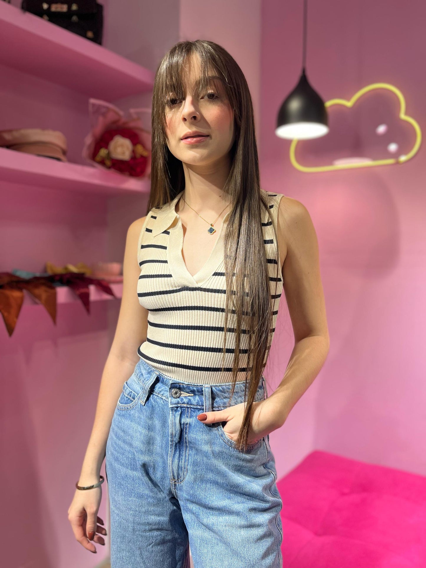 Chemise tejida sin mangas cuello V de rayas