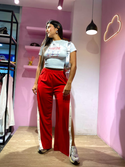Pantalón de vestir rojo de taches con aberturas laterales