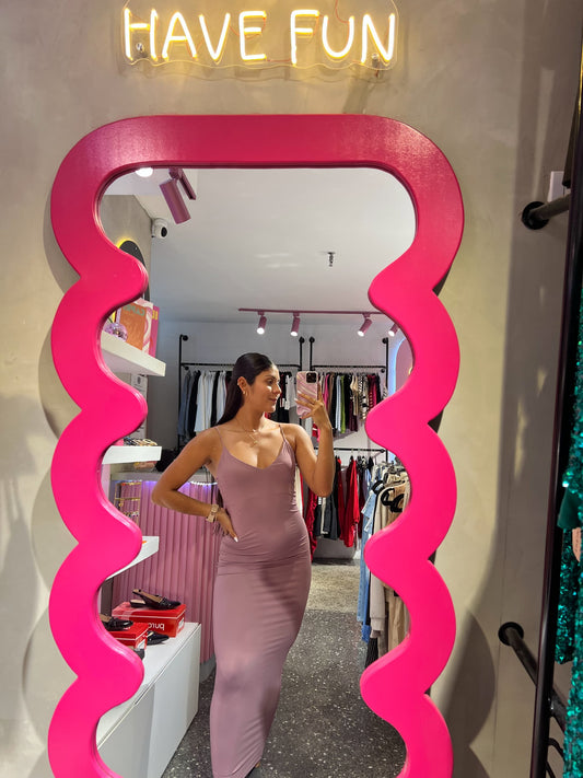 Vestido alicrado rosa de tirantes