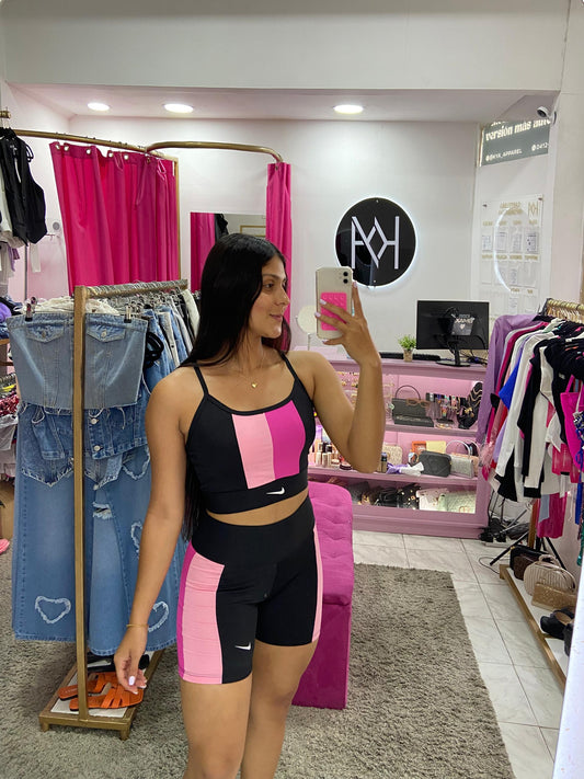 Set deportivo de top y biker negro con rosa