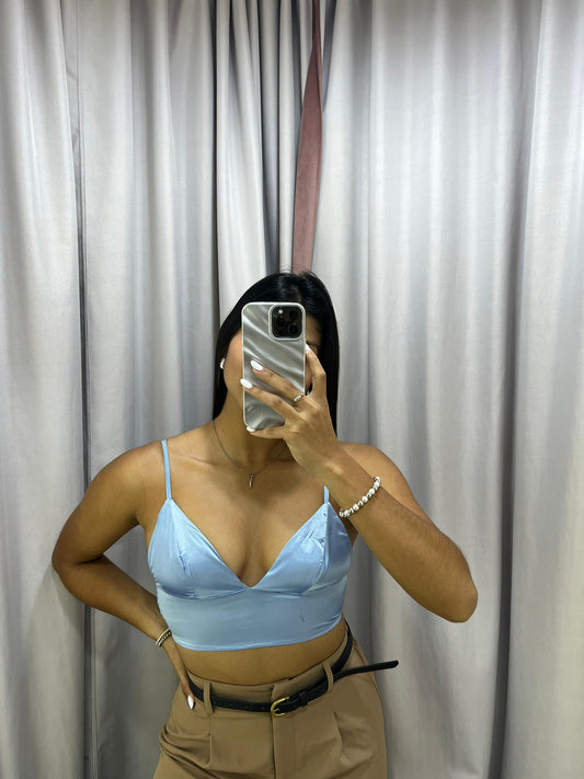 Top de satén escote V azul pastel